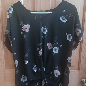 West Kei - Size Medium - Woman's Top - 100% Polyester